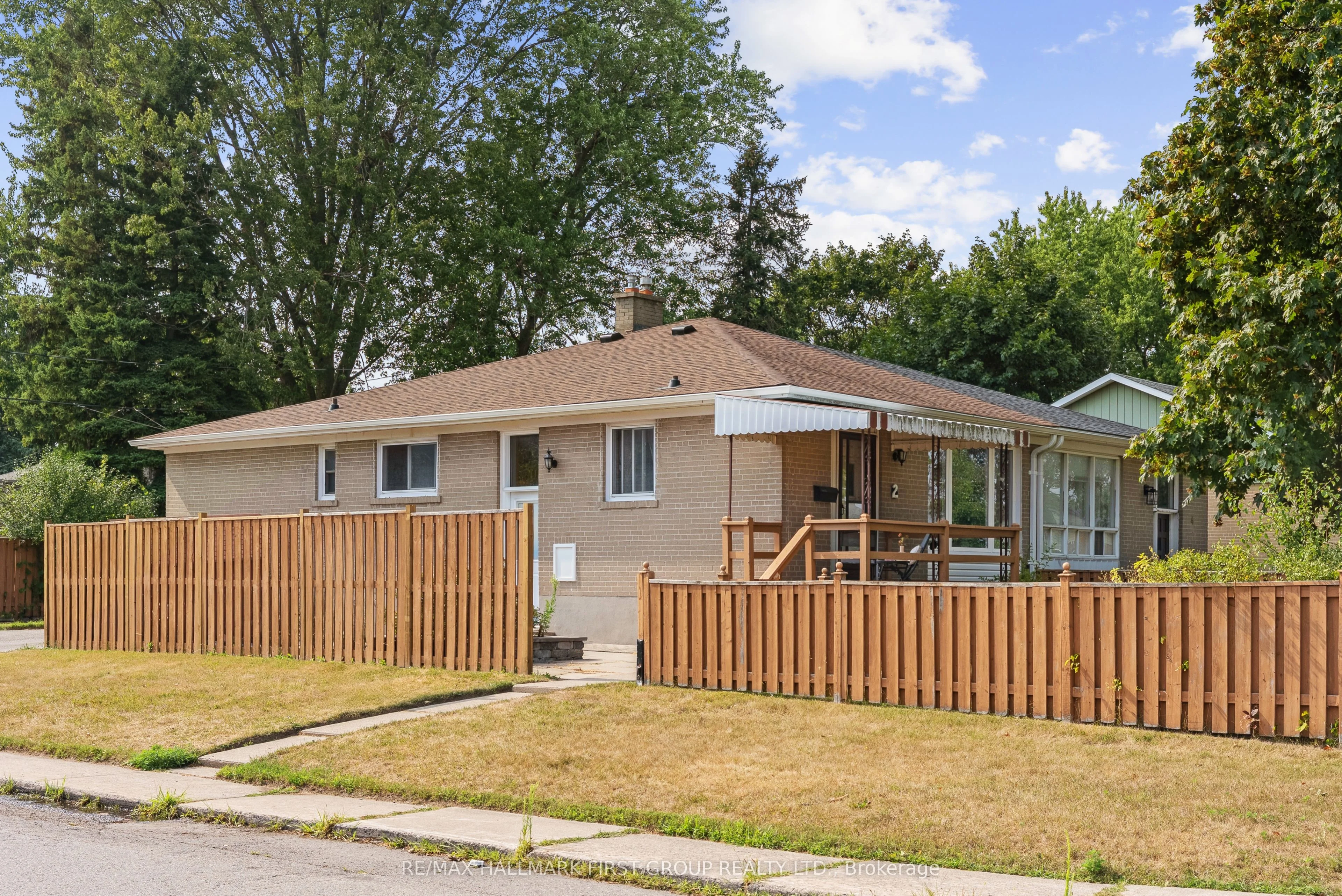 Semi-Detached in Ajax