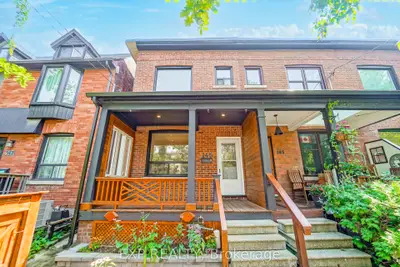 Att/Row/Townhouse in Toronto