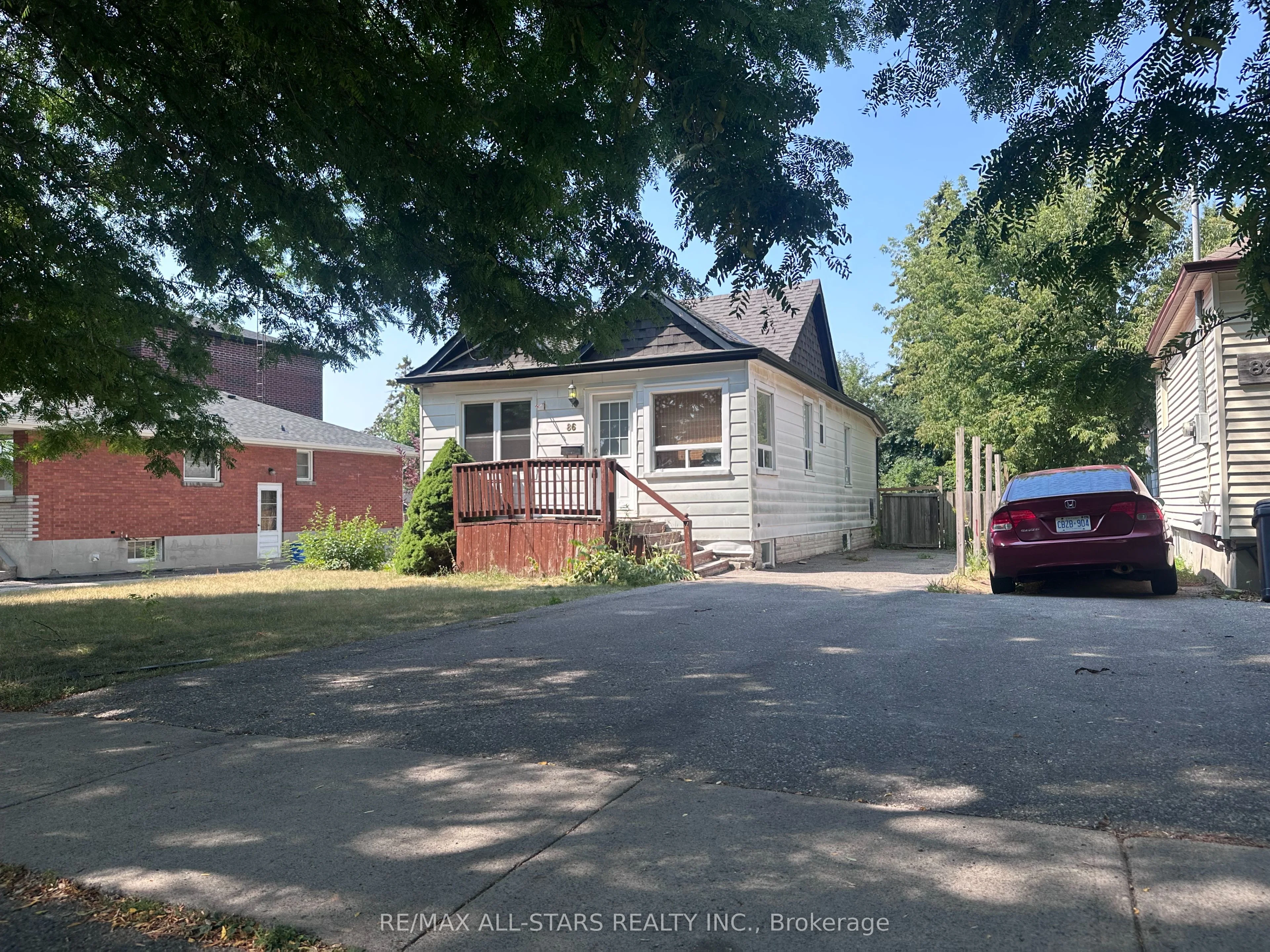 86 Cromwell Avenue, Oshawa, ON L1J 4T6