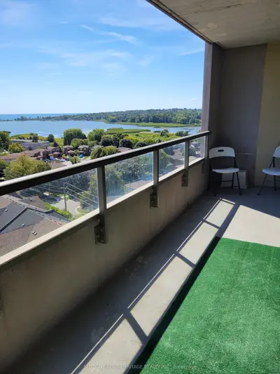 Condo Apartment in Pickering