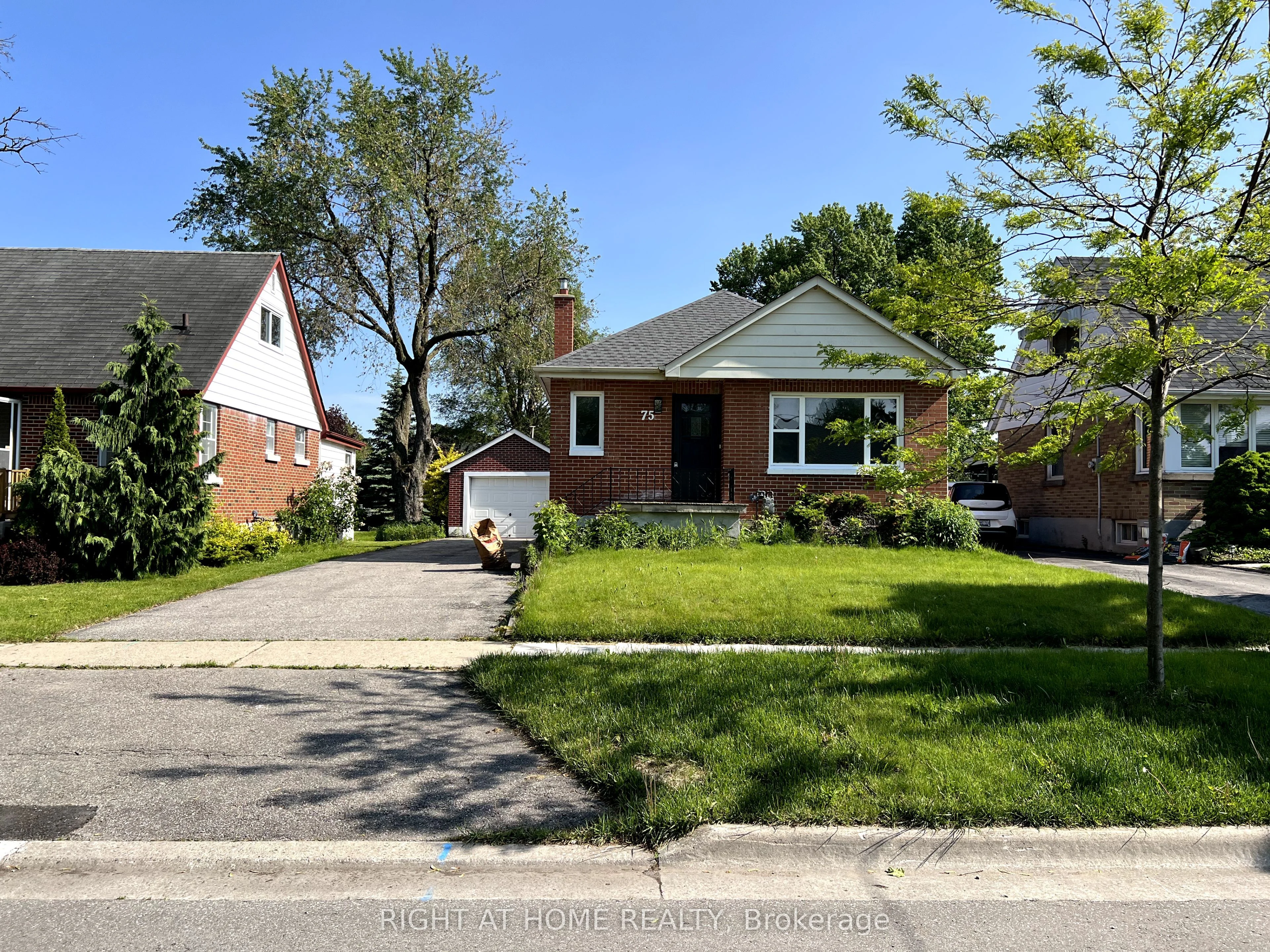 75 Pontiac Avenue, Oshawa, ON L1G 3M1