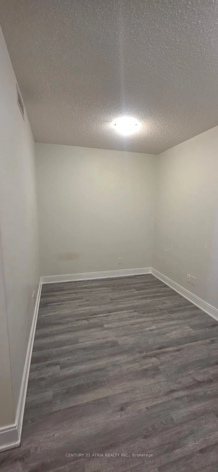 125 Village Green Square 2807, Toronto E07, ON M1S 0G3