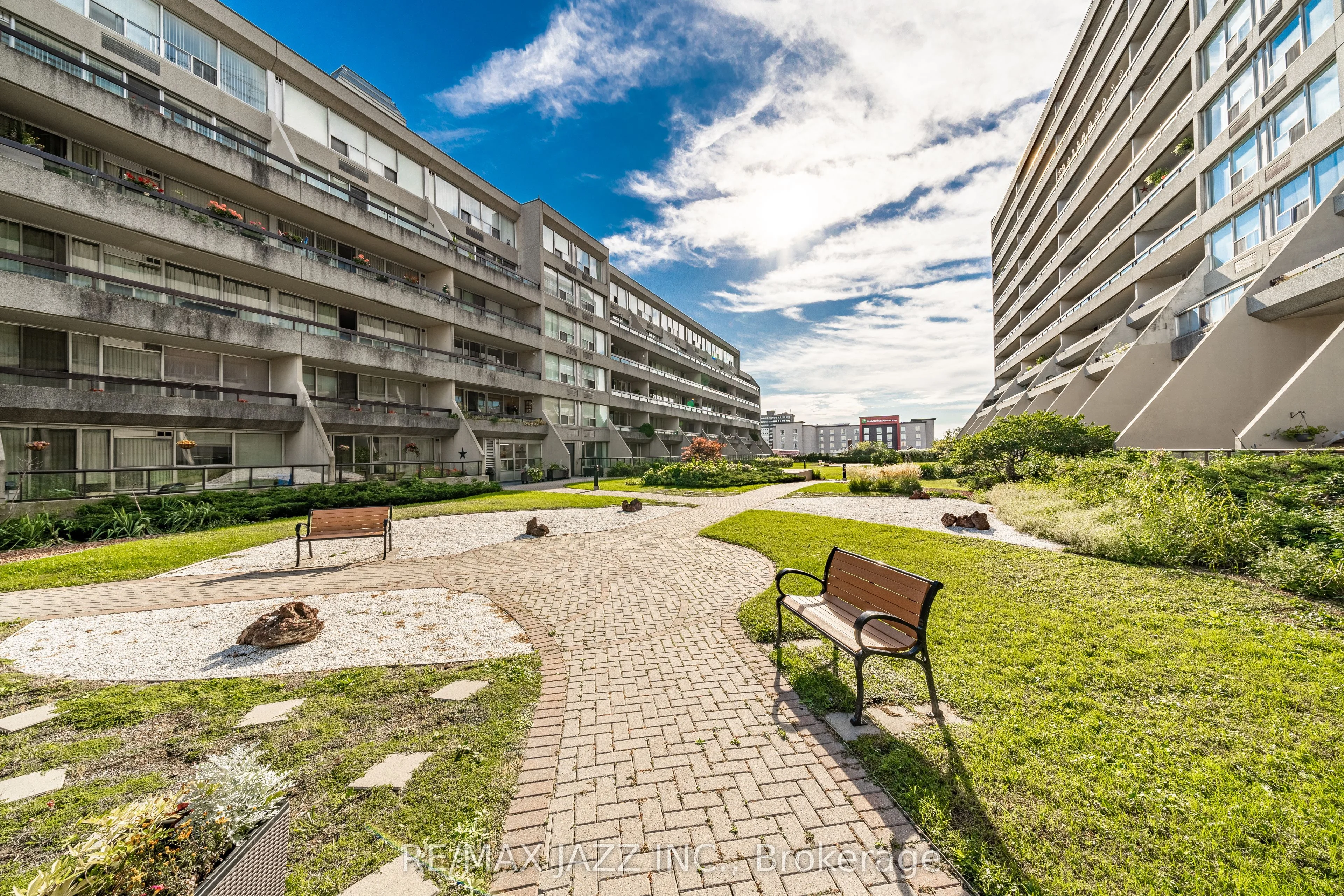 55 William Street E 1214, Oshawa, ON L1G 7C9