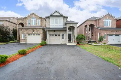 Detached in Whitby