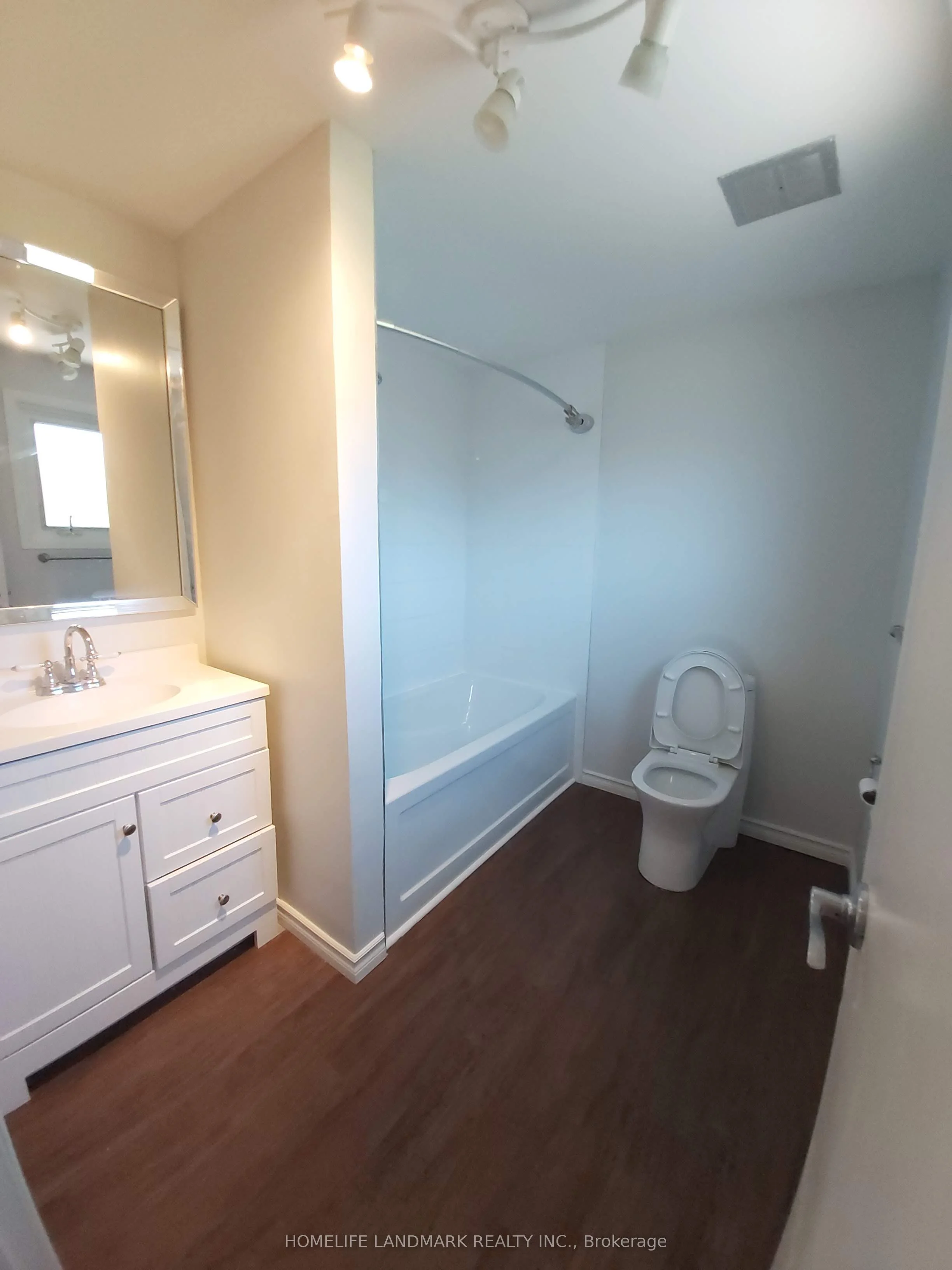 222 Tamarack Court, Oshawa, ON L1J 6L1