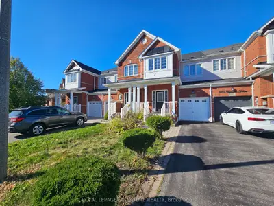 Att/Row/Townhouse in Oshawa