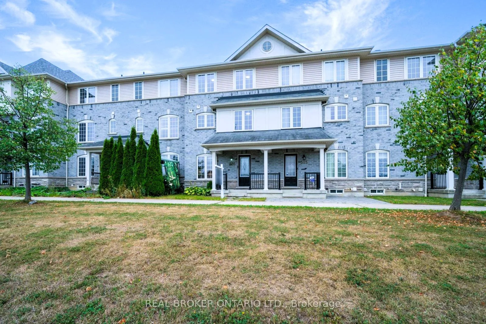 Att/Row/Townhouse in Ajax