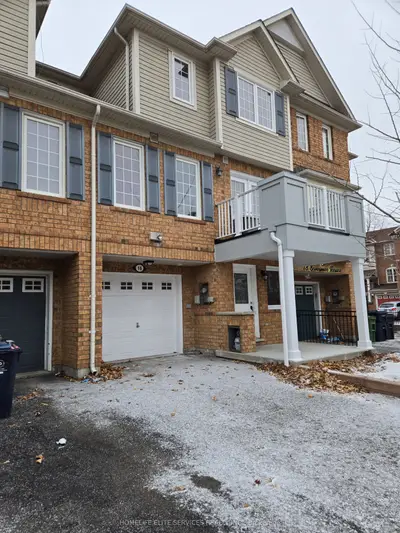 Att/Row/Townhouse in Toronto