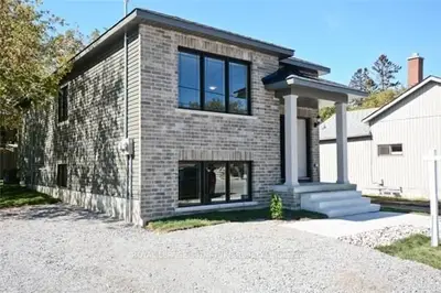 Duplex in Oshawa