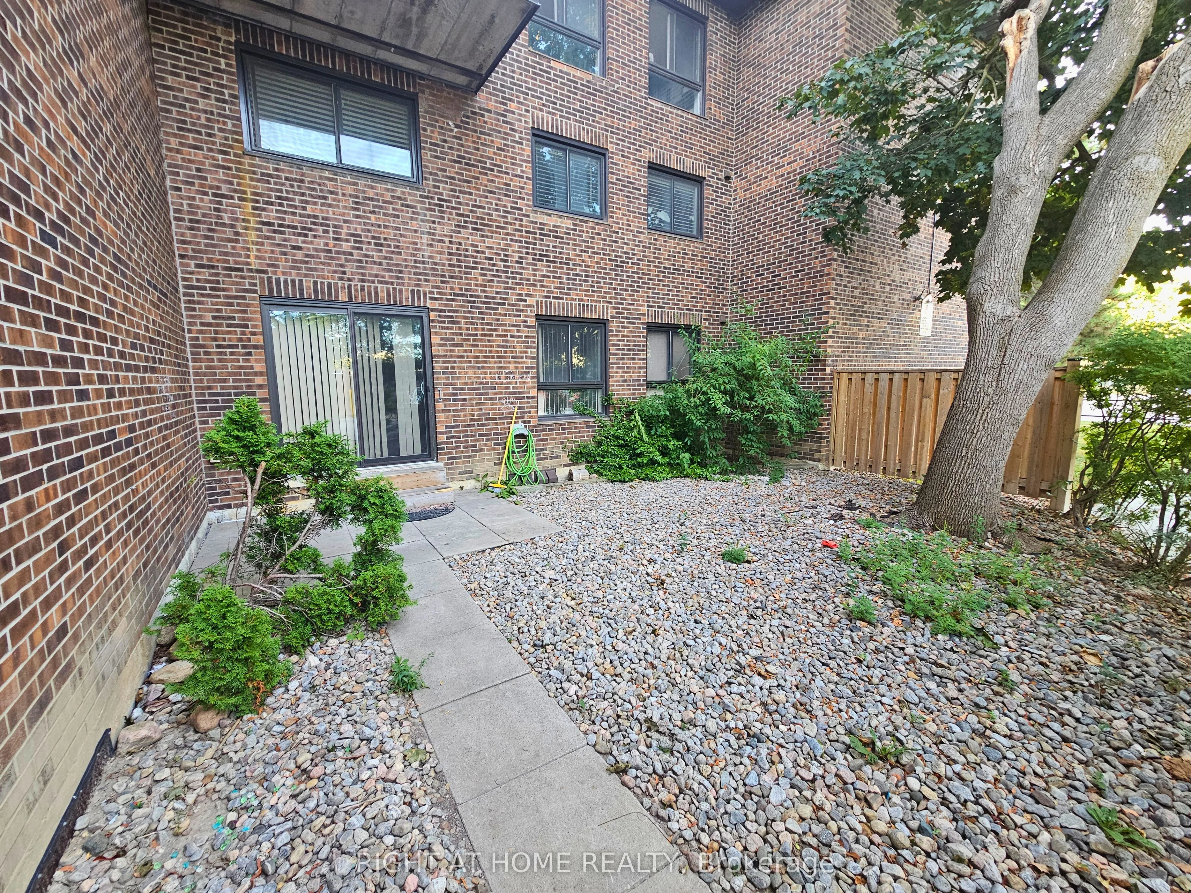 Condo Townhouse in Oshawa
