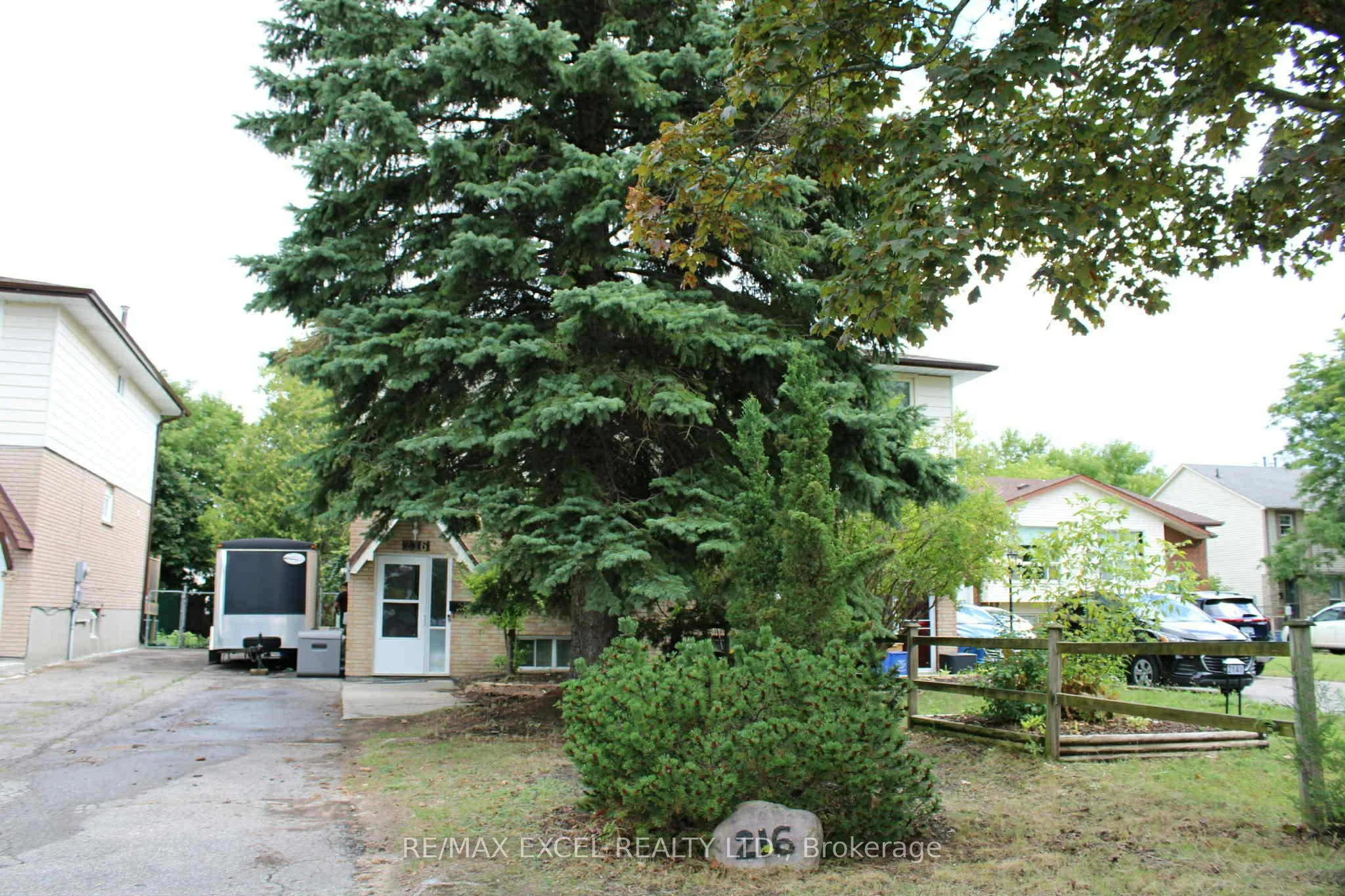 216 Northminster Court, Oshawa, ON L1G 3T3