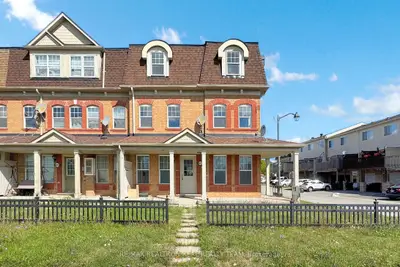 Att/Row/Townhouse in Toronto