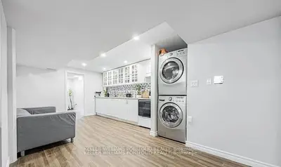 Detached in Whitby