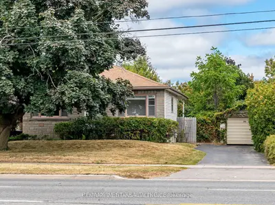 Detached in Oshawa