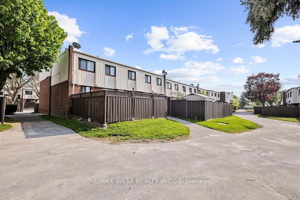 1100 Oxford Street 73, Oshawa, ON L1J 6G4