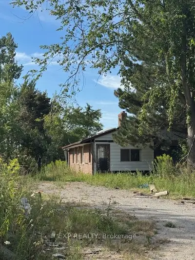 Detached in Scugog