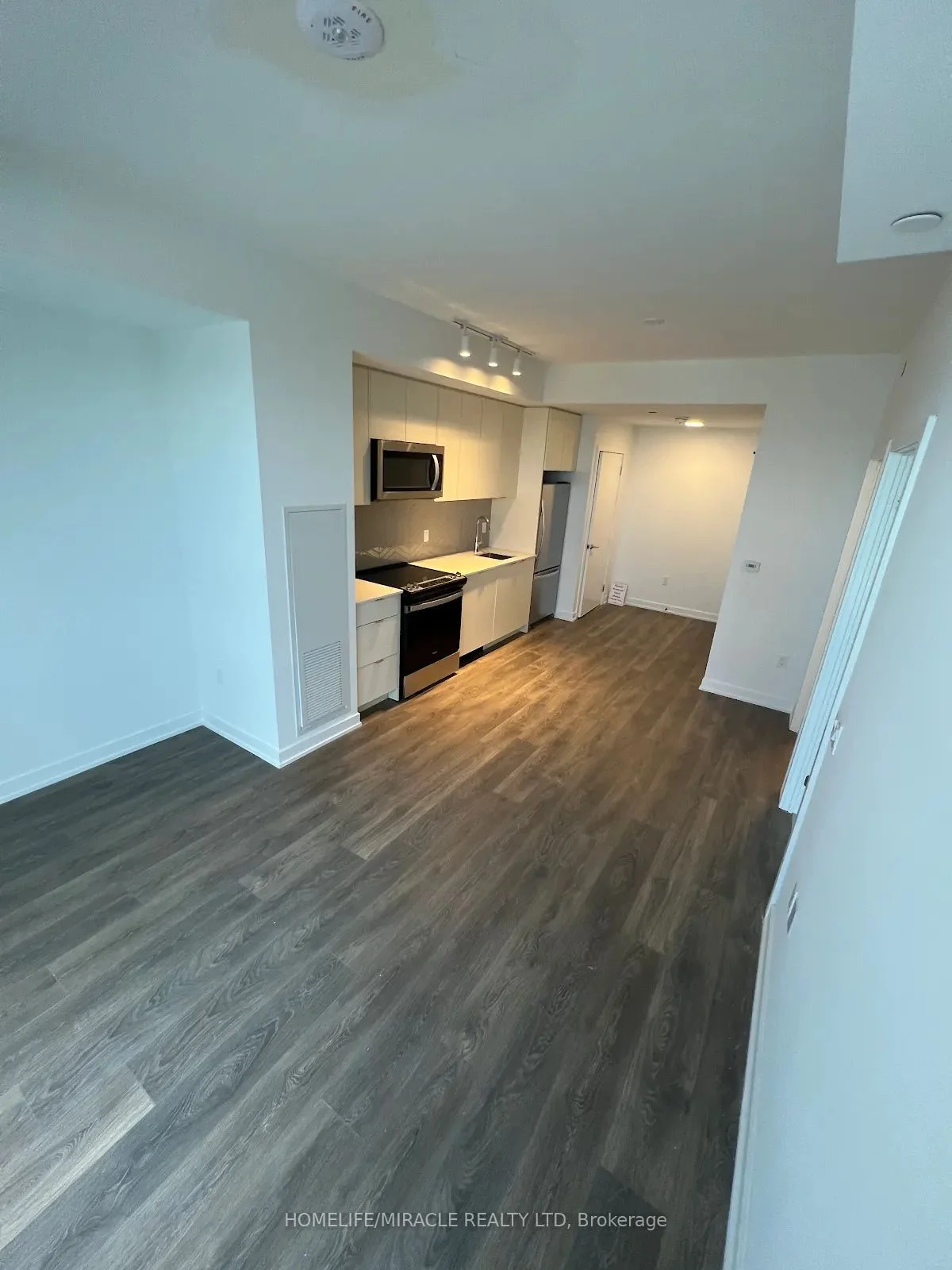 1606 Charles Street 1105, Whitby, ON L1N 0P1