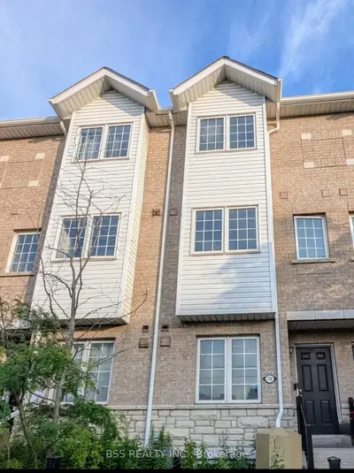Att/Row/Townhouse in Toronto