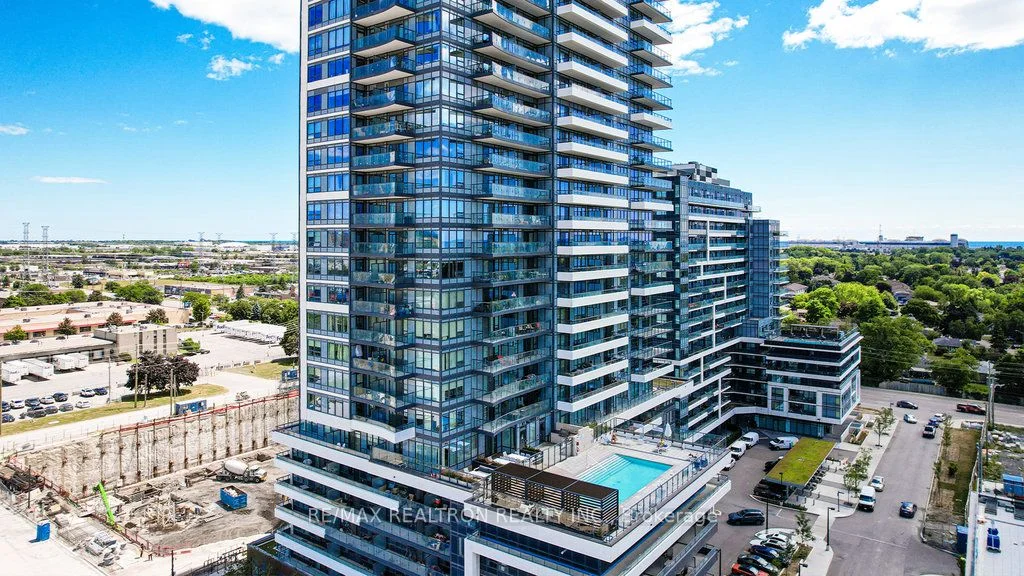 Condo Apartment in Pickering