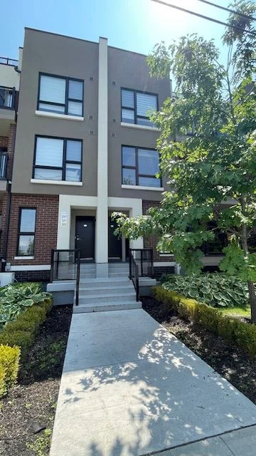 Condo Townhouse in Toronto