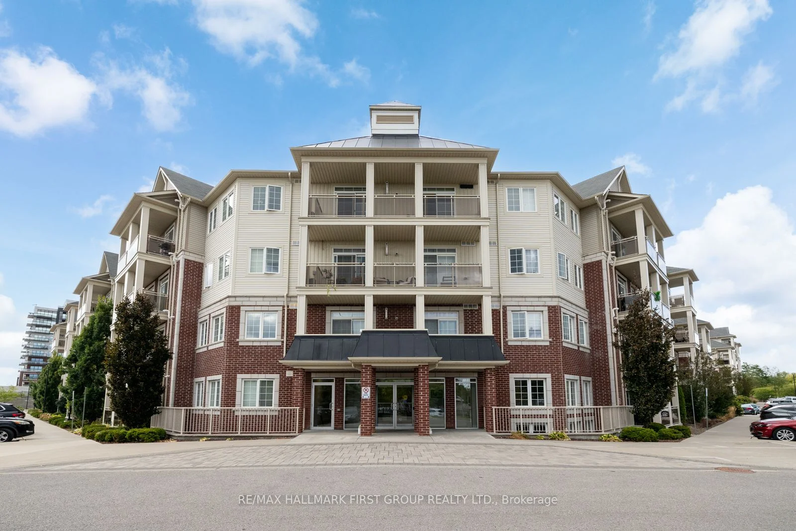84 Aspen Springs Drive 221, Clarington, ON L1C 0V3