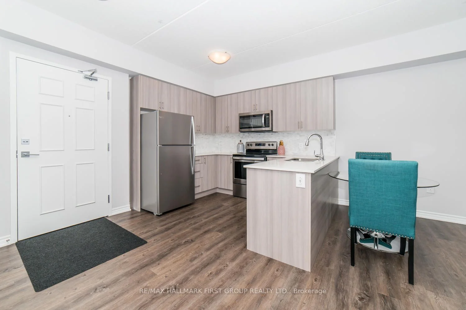290 Liberty Street 210, Clarington, ON L1C 3K6