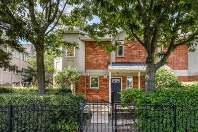 Condo Townhouse in Toronto