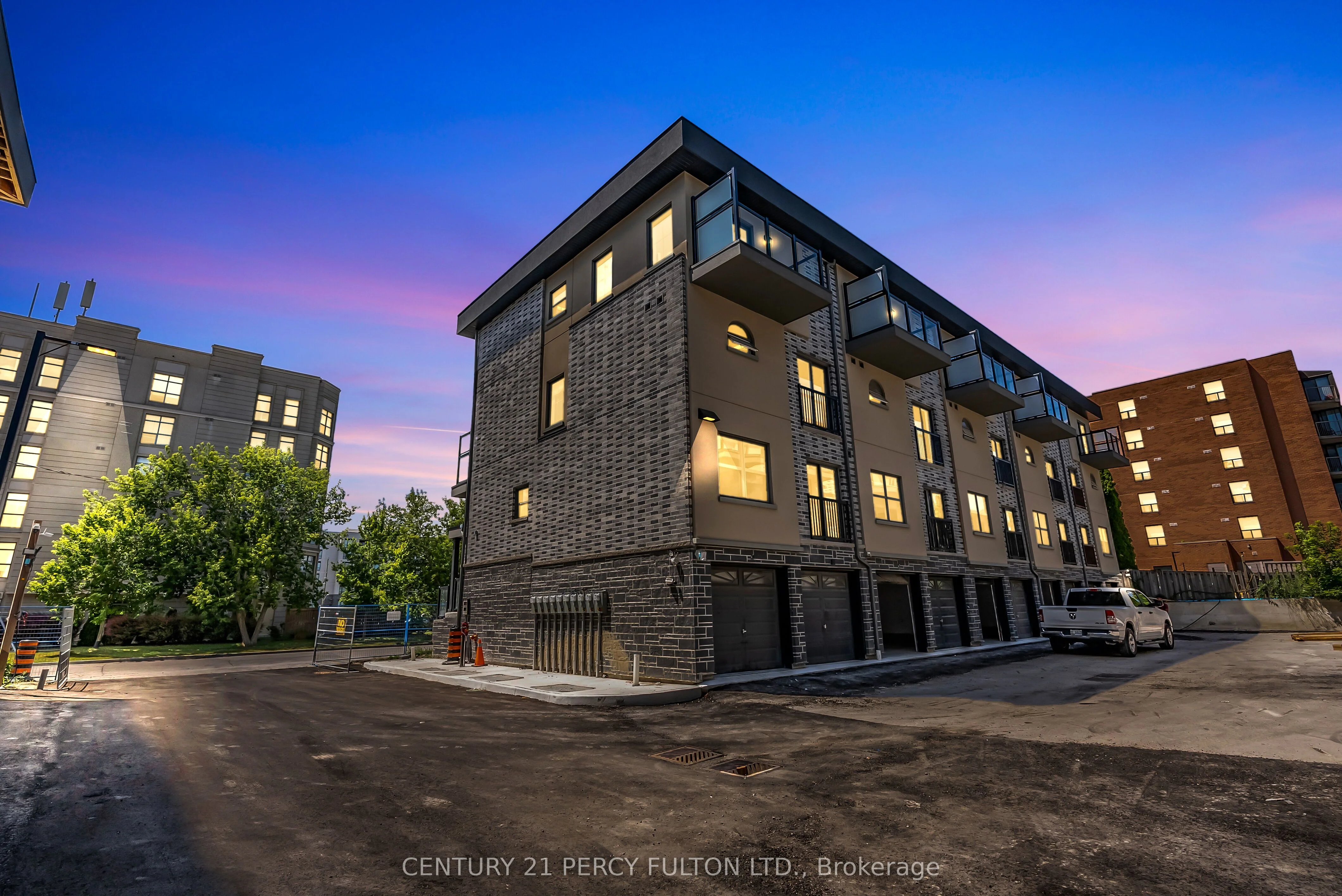400 Mary Street 23, Whitby, ON L1N 2P8