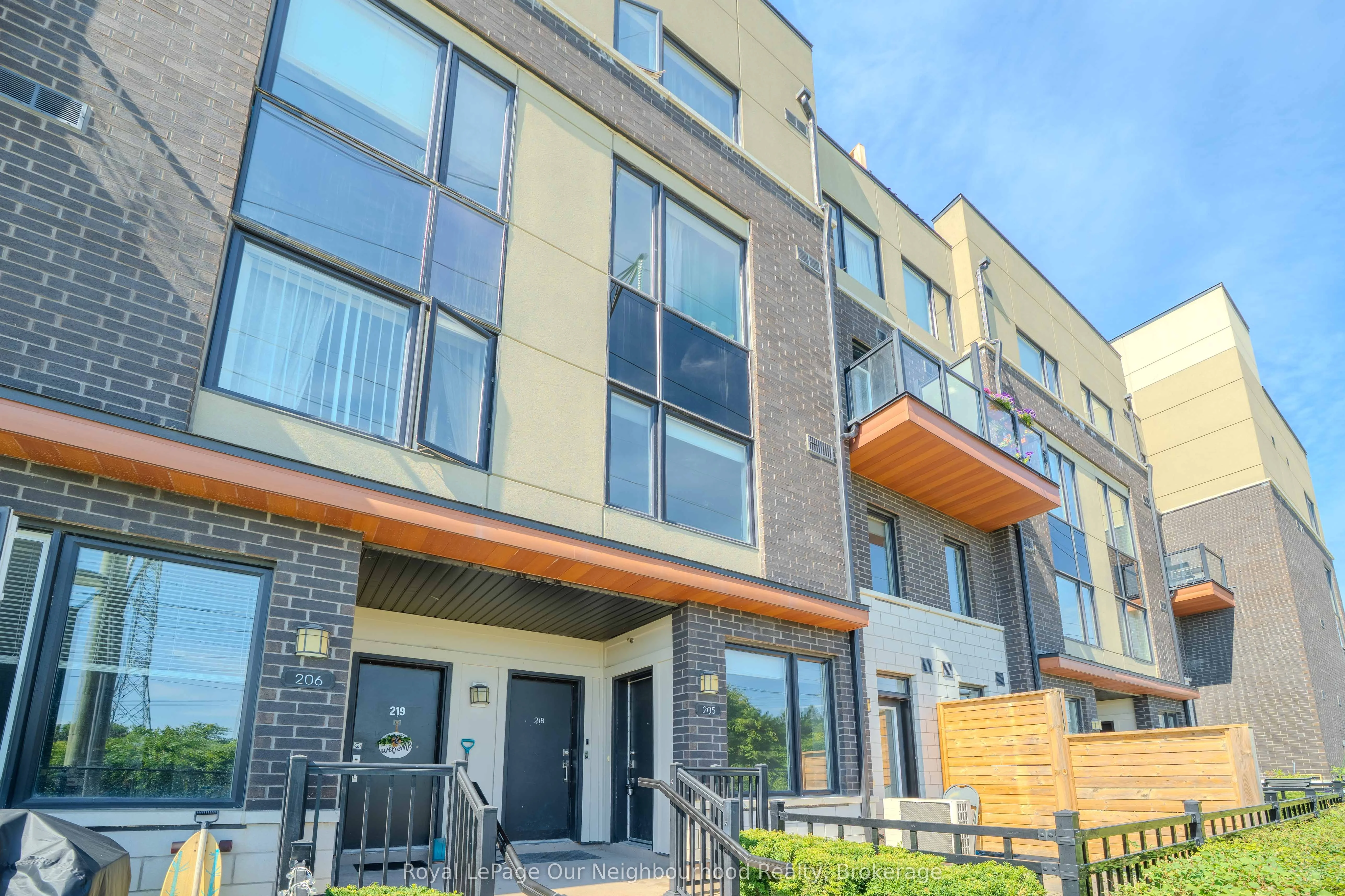 1555 Kingston Road 205, Pickering, ON L1V 1C2