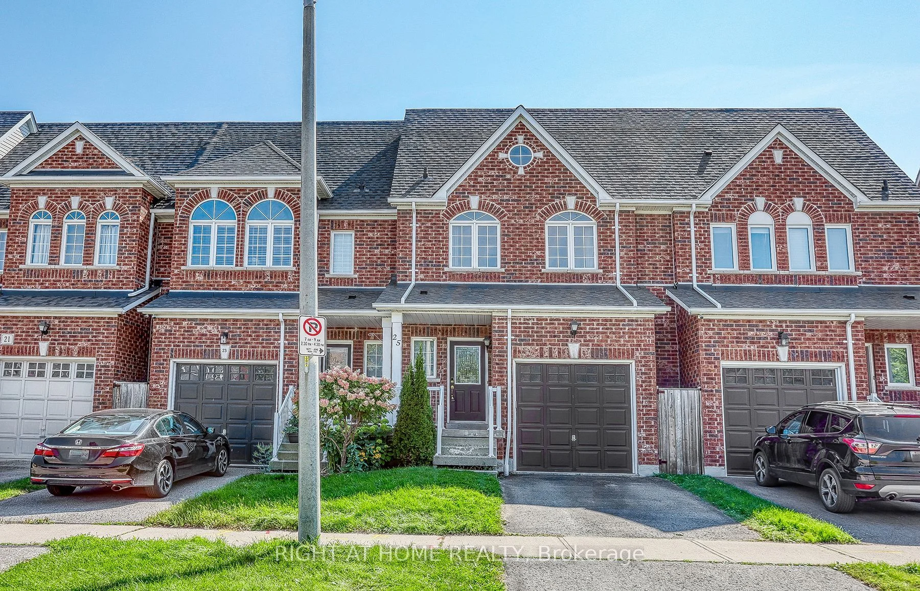25 Stockton Court, Whitby, ON L1R 3N1