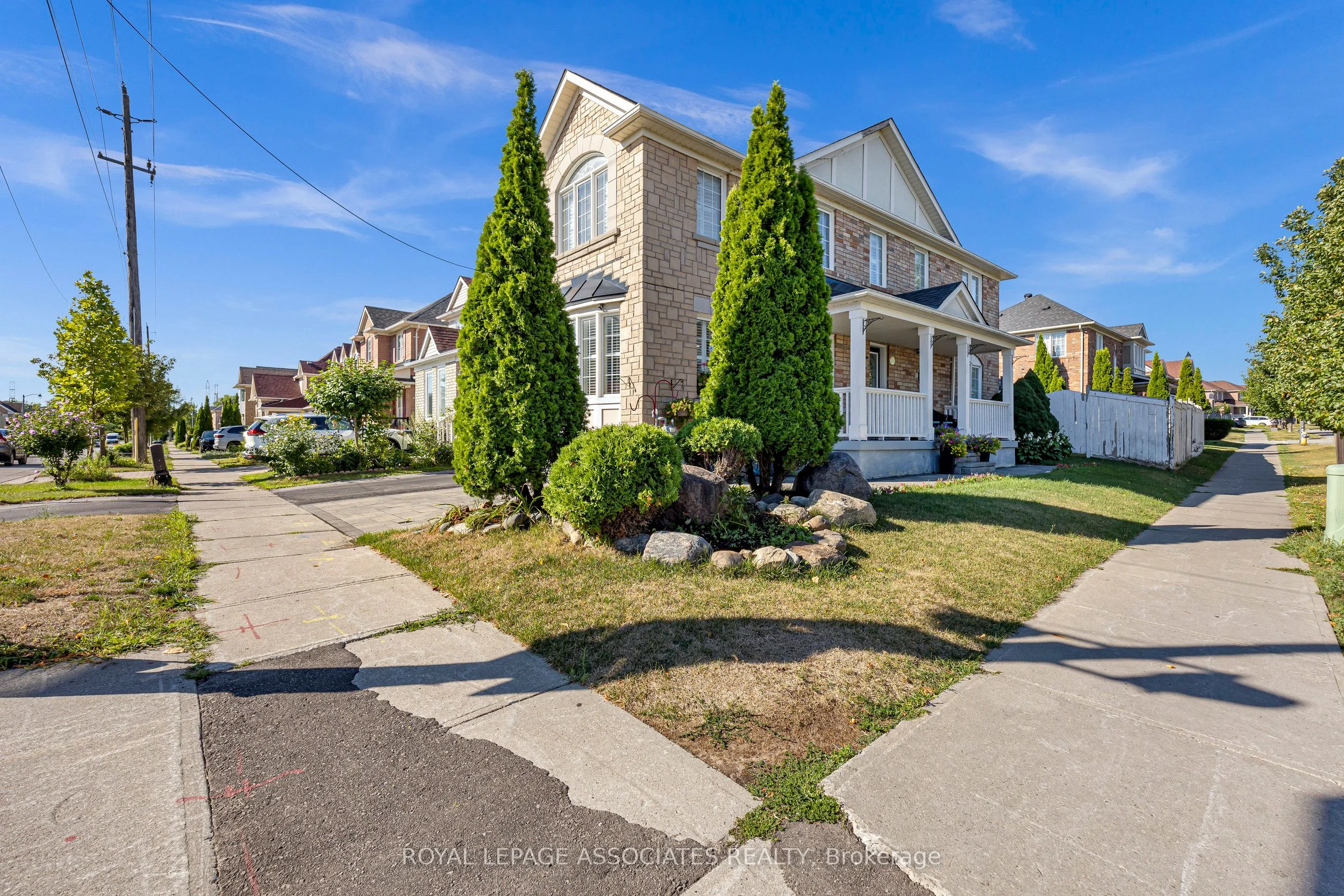 41 Pinoak Street, Toronto E11, ON M1X 1W7