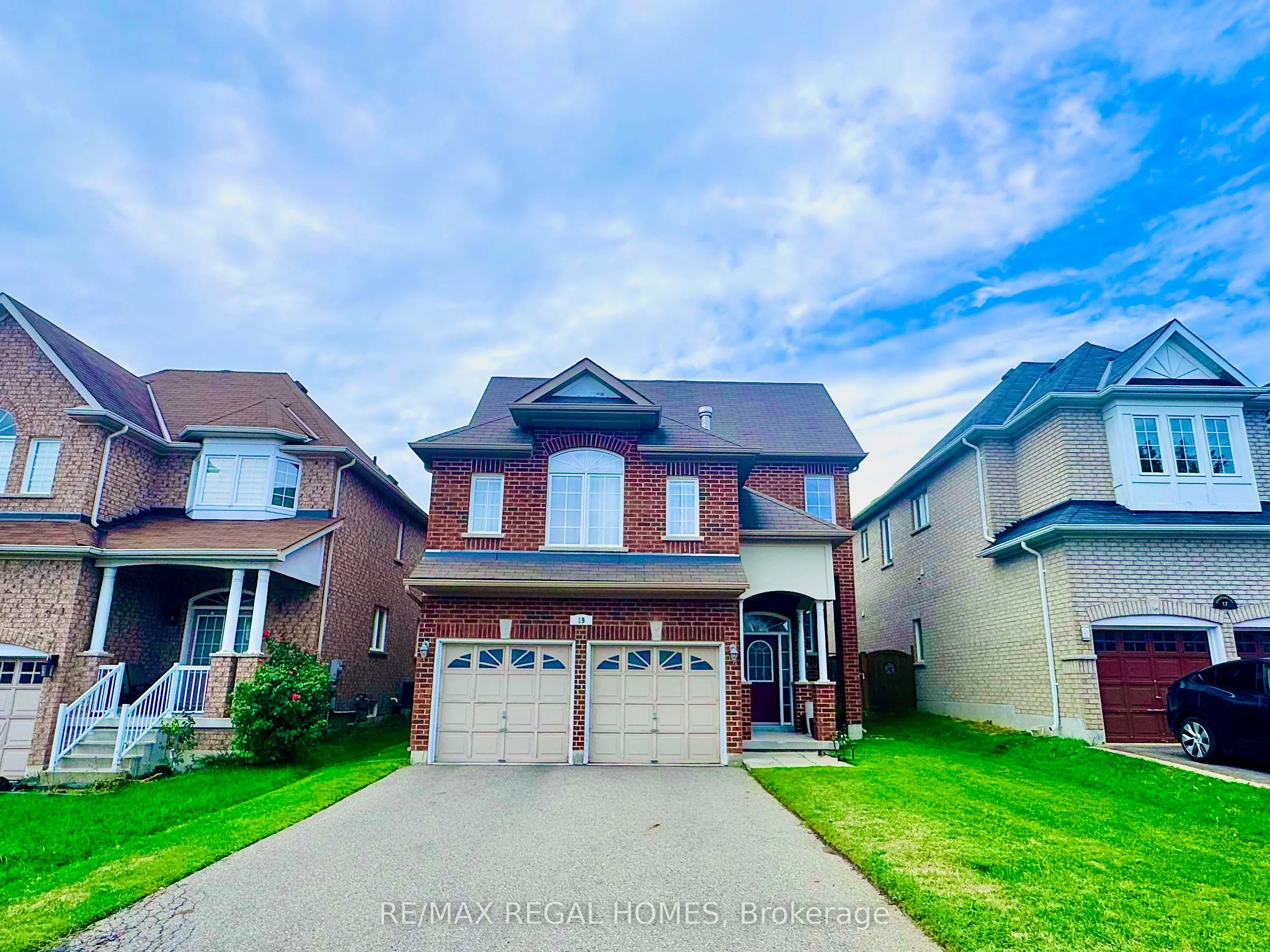 19 Bradford Court, Whitby, ON L1N 0G6
