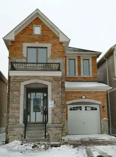 Detached in Whitby