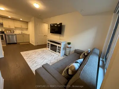 Att/Row/Townhouse in Clarington