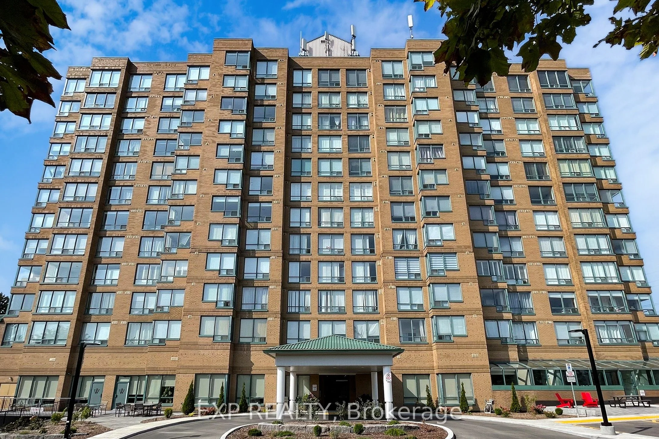 Condo Apartment in Whitby