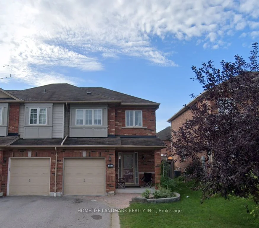 Att/Row/Townhouse in Whitby