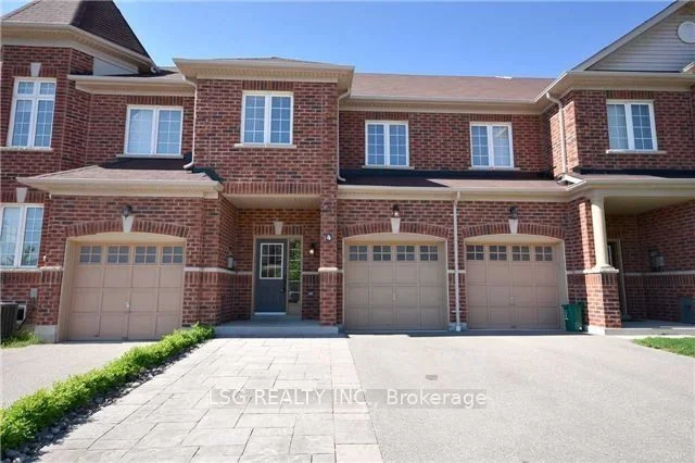 Att/Row/Townhouse in Whitby