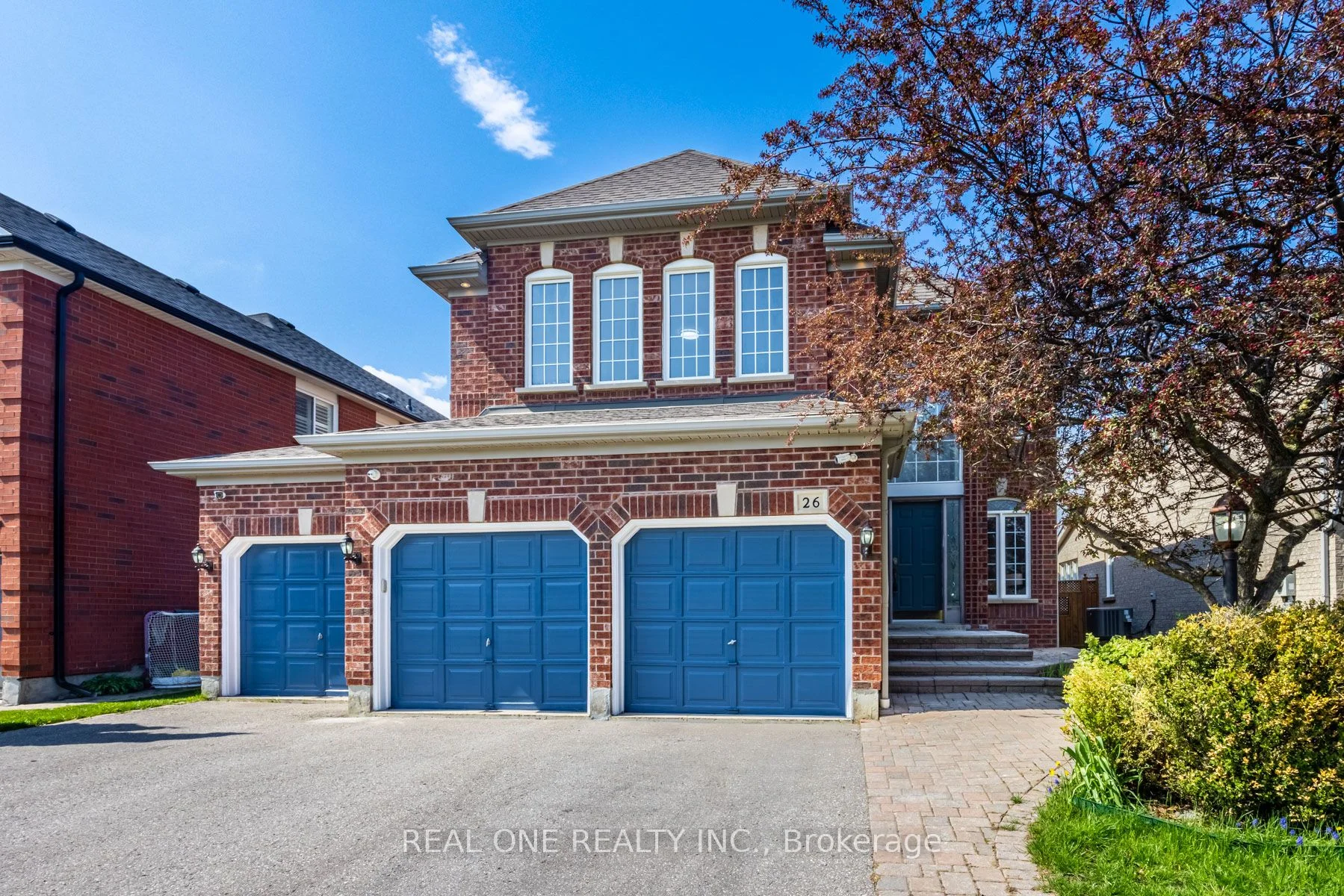 26 Medland Avenue, Whitby, ON L1P 1S1