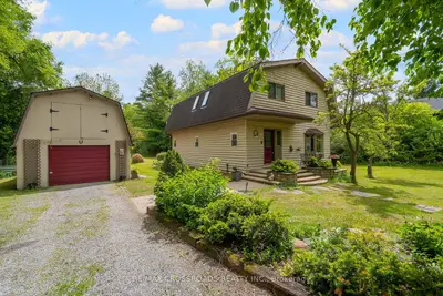 Detached in Whitby