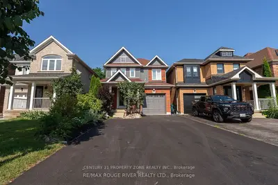 Detached in Whitby