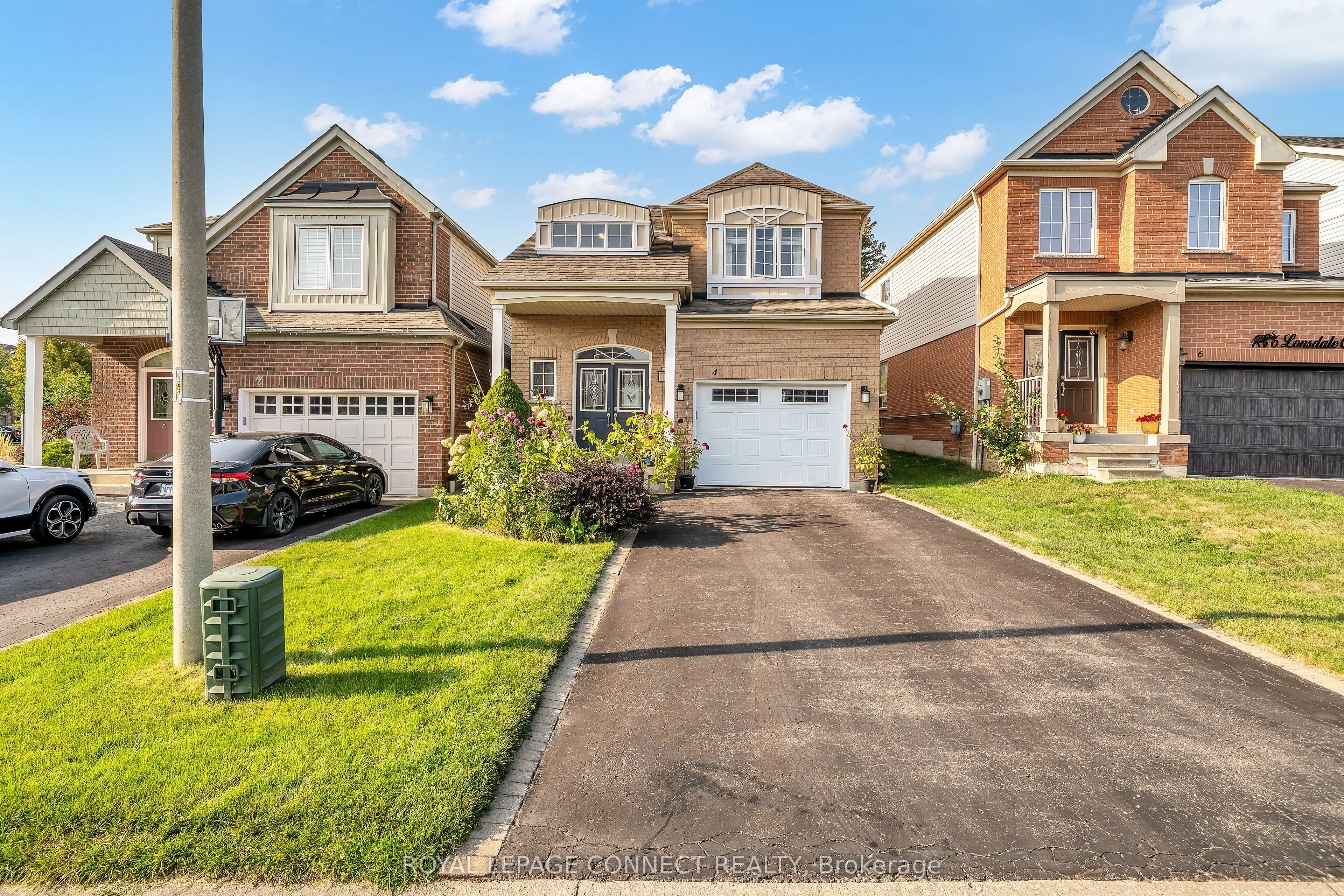 4 Lonsdale Court, Whitby, ON L1P 1R8