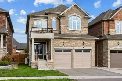 Detached in Whitby
