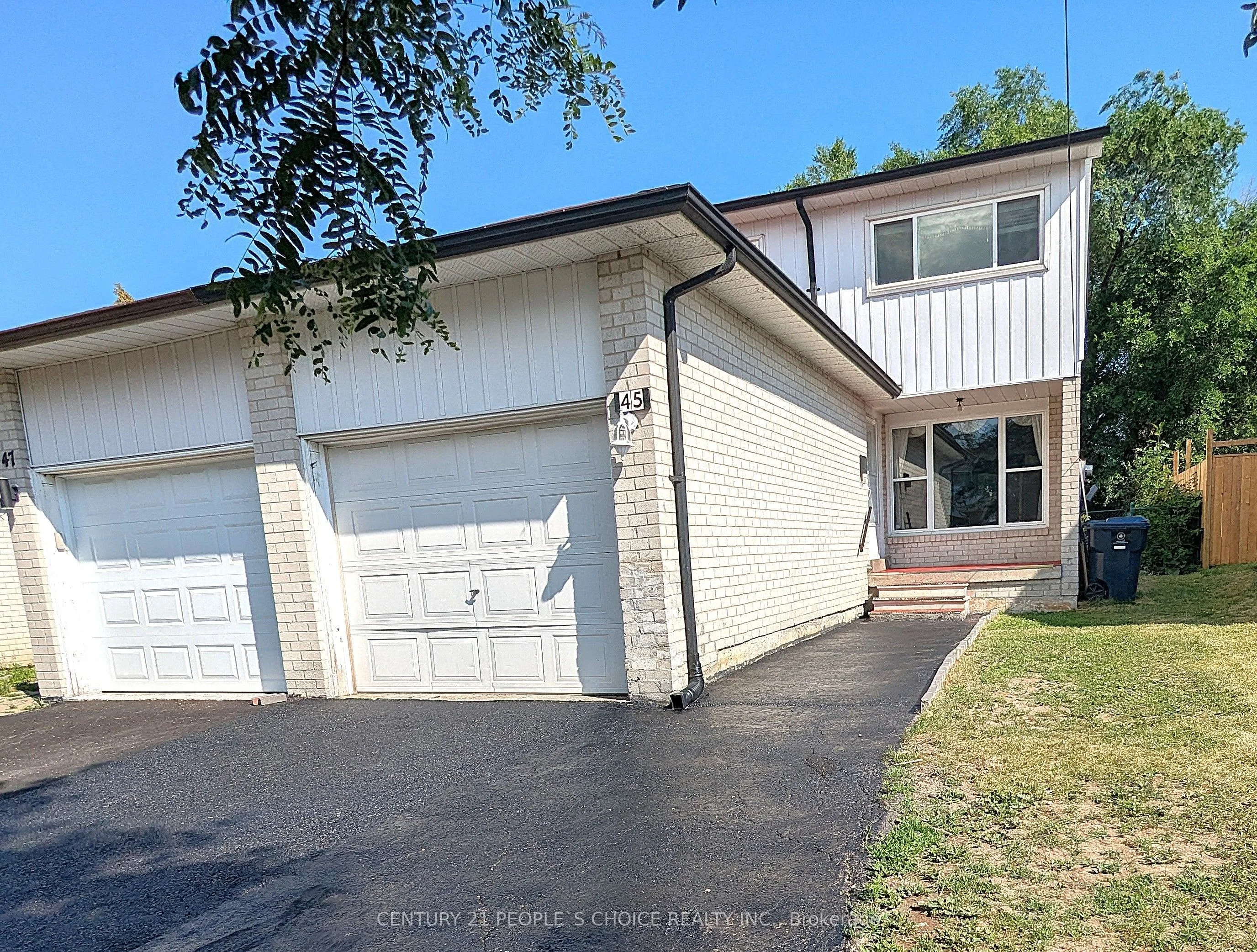 Att/Row/Townhouse in Toronto