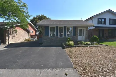 Detached in Oshawa