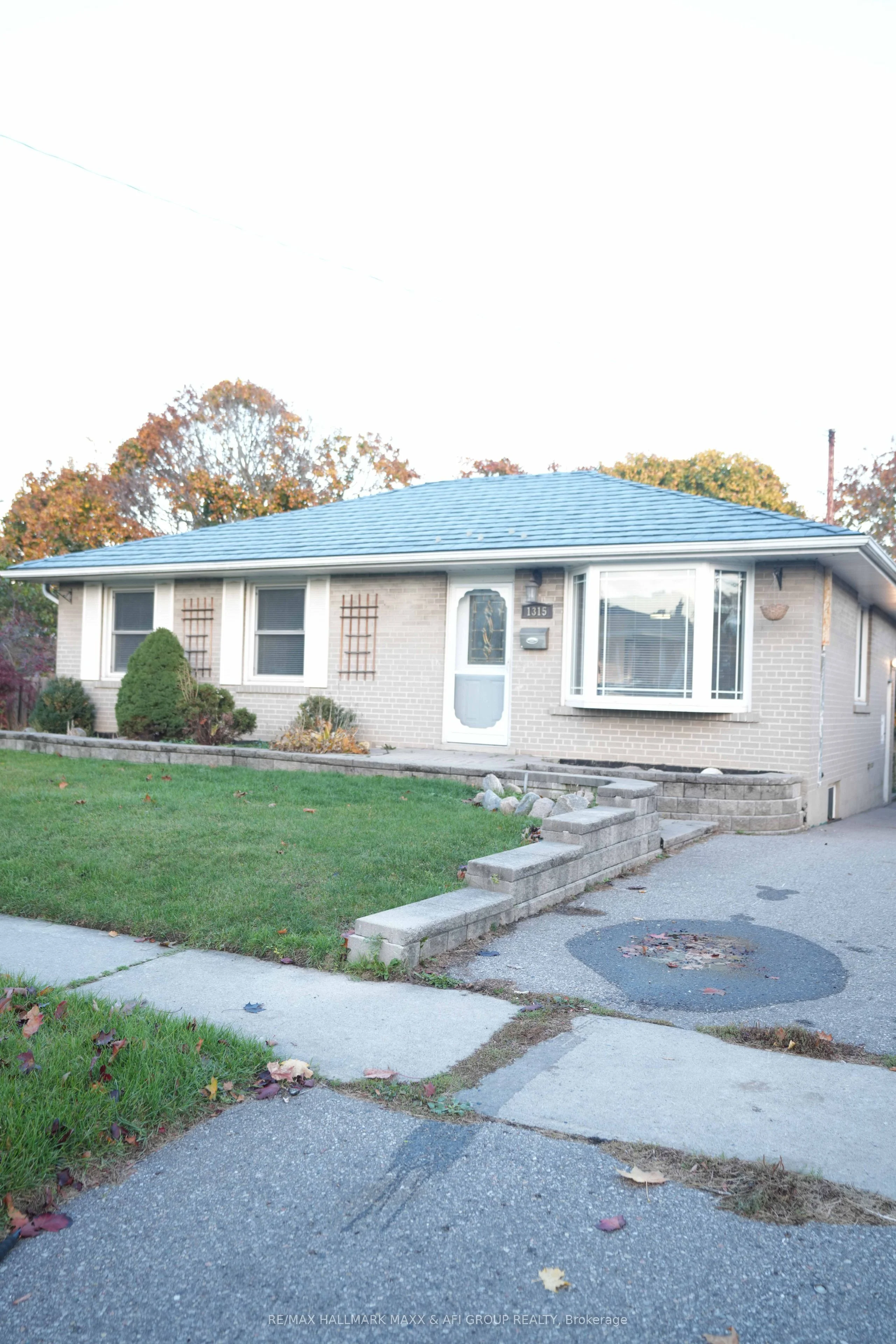 1315 Scugog Avenue, Oshawa, On L1j 1j5