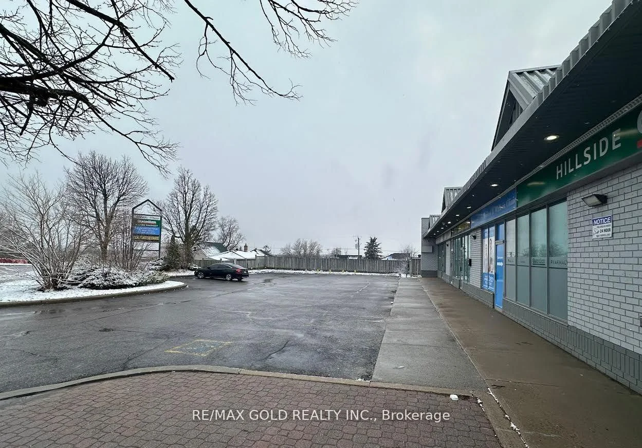 303 Hillside Avenue 3, Oshawa, ON L1J 1T4