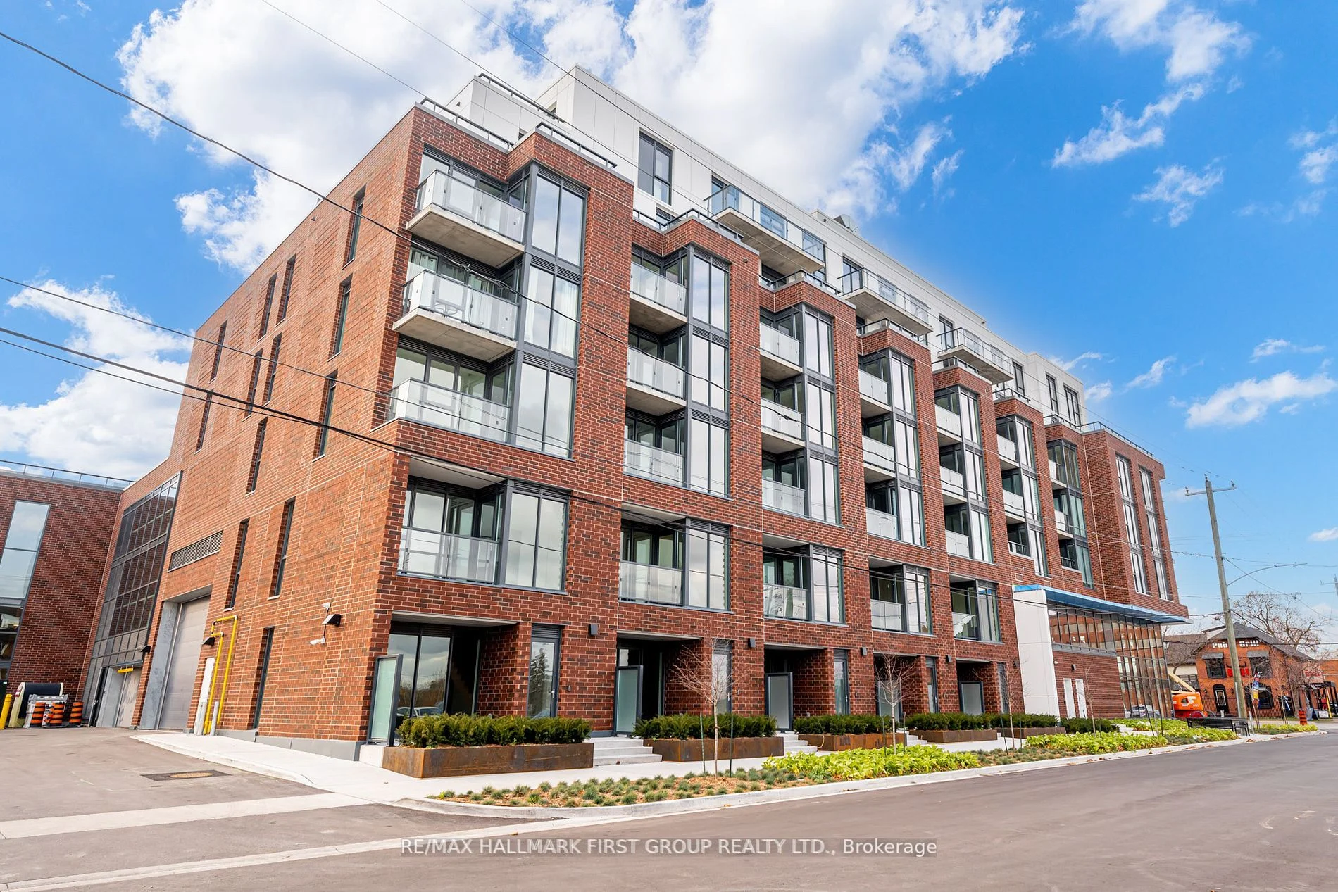 201 Brock Street S 404, Whitby, ON L1N 4K2