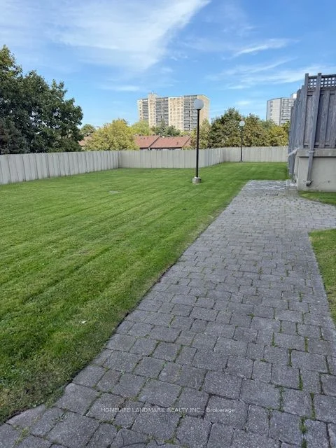 15 Torrance Road 1811, Toronto E08, ON M1J 3K2
