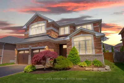Detached in Whitby