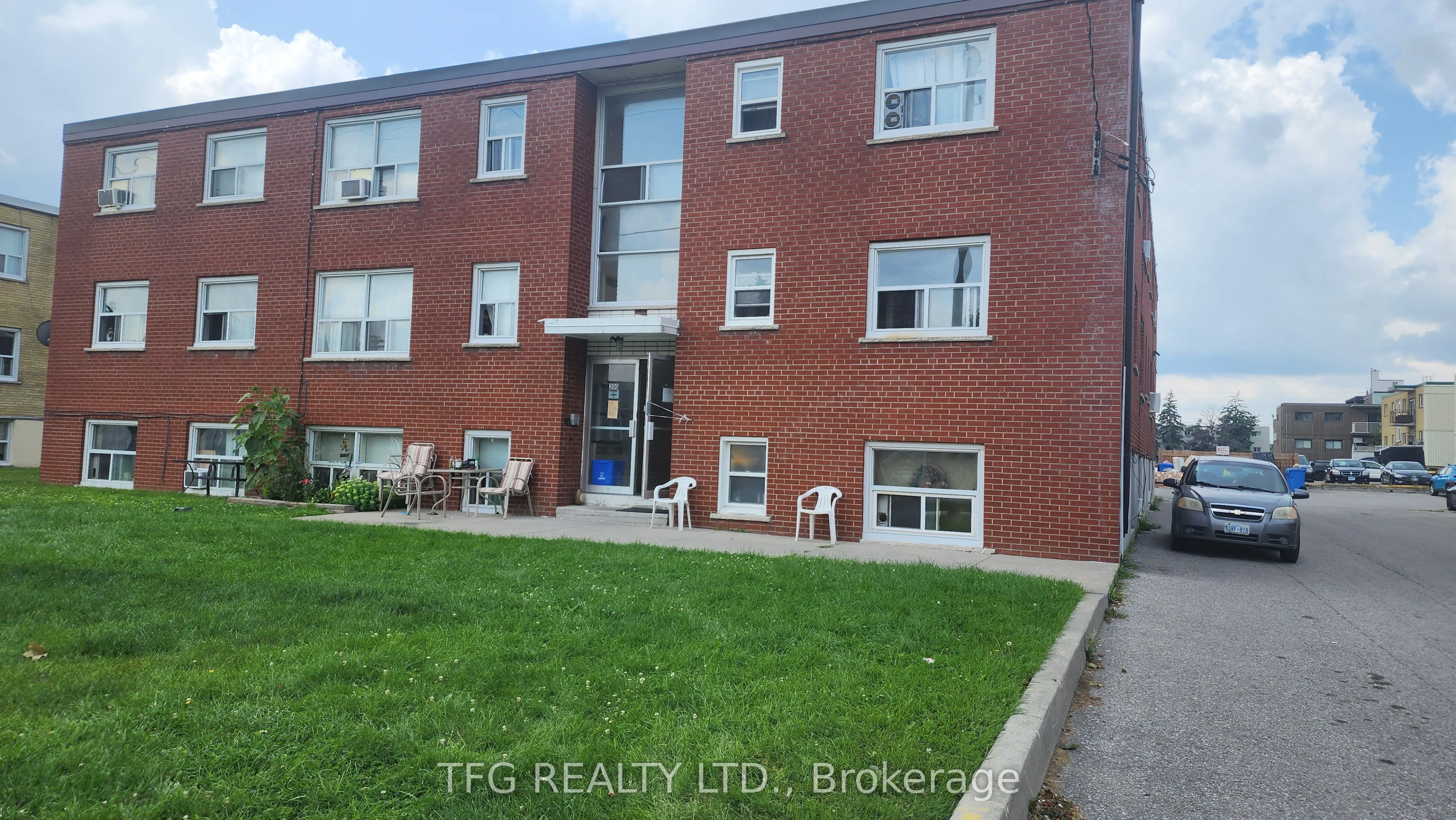 300 Montrave Avenue 8, Oshawa, ON L1J 4S2